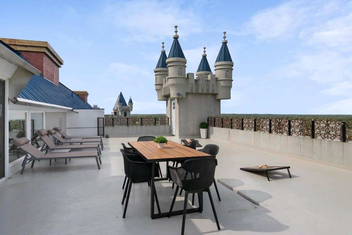 Extravagant 3 Level Penthouse At The Grand Castle Apartment Grandville Exterior photo