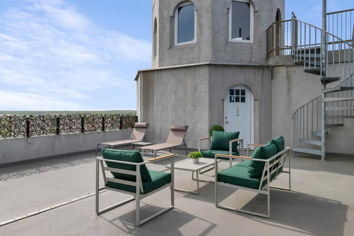 Extravagant 3 Level Penthouse At The Grand Castle Apartment Grandville Exterior photo