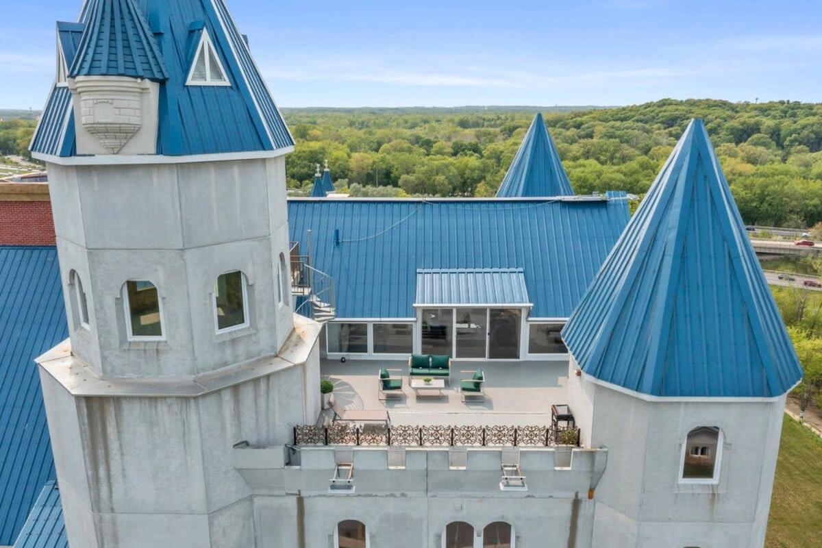 Extravagant 3 Level Penthouse At The Grand Castle Apartment Grandville Exterior photo